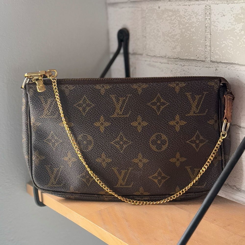Louis Vuitton Monogram Pochette Pouch Bag/ shoulder bag